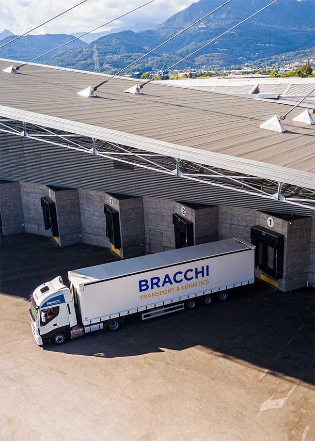 foto-camion-magazzino-drone-logistica-trasporti foto camion magazzino drone logistica e trasporti